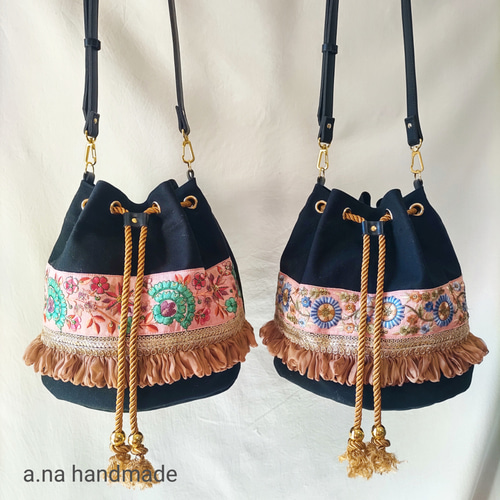丸底ハトメ巾着ショルダーバッグ✤青×ピンク✤インド刺繍リボン