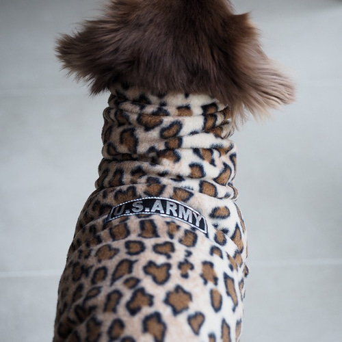 犬服 スタイリッシュなダックスちゃんのハイネックタンクトップ 豹柄