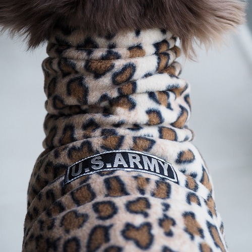 犬服 スタイリッシュなダックスちゃんのハイネックタンクトップ 豹柄