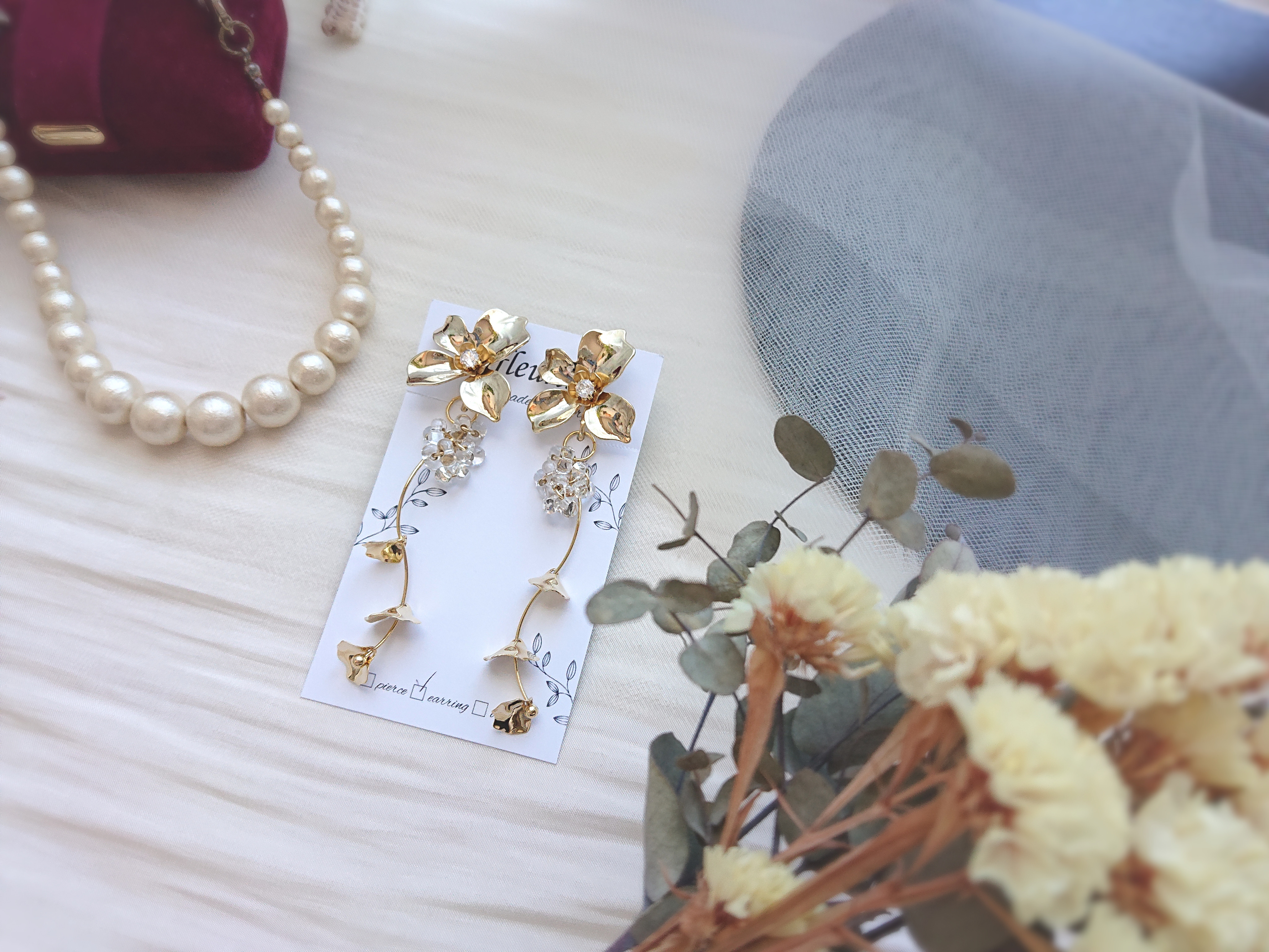 SWAROVSKIスワロフスキー Lilia 蝶スタッドピアス追跡送料関税込