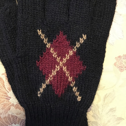【黒最終1点】【現品限り】(紳士用)アルパカ混の上質な毛糸で丁寧に編んだアーガイル模様の手編みの手袋 2枚目の画像
