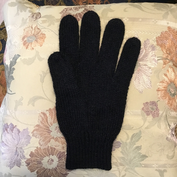 【黒最終1点】【現品限り】(紳士用)アルパカ混の上質な毛糸で丁寧に編んだアーガイル模様の手編みの手袋 3枚目の画像