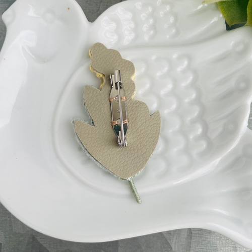 受注制作］ミモザの刺繍ブローチ ブローチ capriccio 通販 15227395