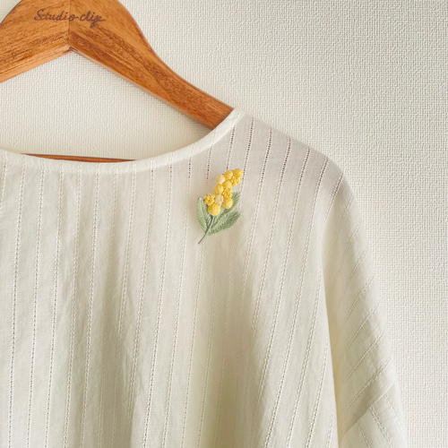 受注制作］ミモザの刺繍ブローチ ブローチ capriccio 通販 15227395