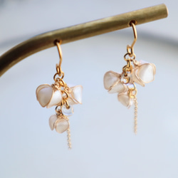 小さな小さなすずらんのピアス/イヤリング 4枚目の画像