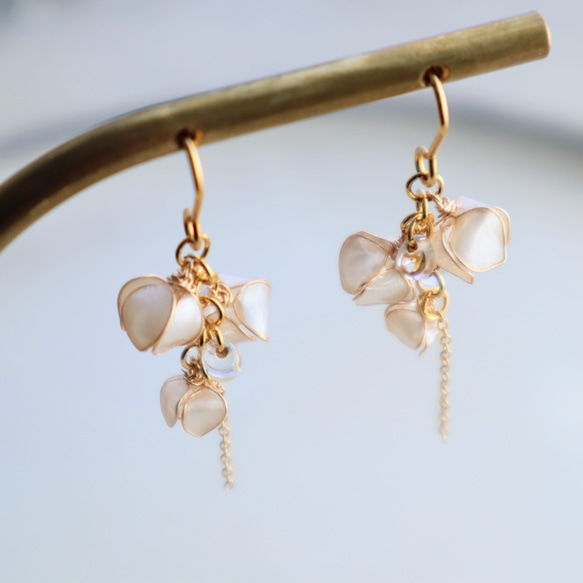 小さな小さなすずらんのピアス/イヤリング 4枚目の画像