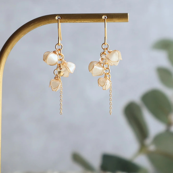 小さな小さなすずらんのピアス/イヤリング 2枚目の画像