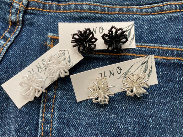 short bees flower ピアス・イヤリング 1枚目の画像