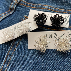 short bees flower ピアス・イヤリング 3枚目の画像