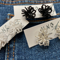 short bees flower ピアス・イヤリング 2枚目の画像