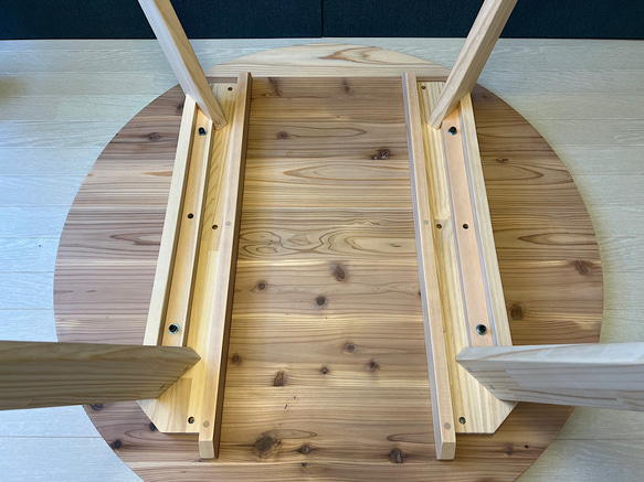【送料無料】 テーブル 丸形 90cm 杉 木製組立脚 11枚目の画像