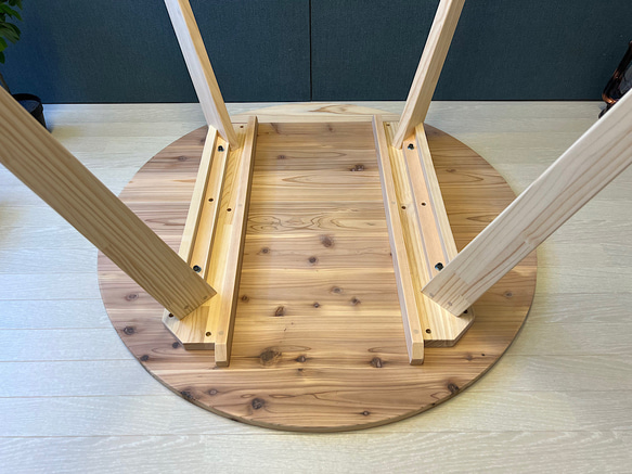 【送料無料】 テーブル 丸形 90cm 杉 木製組立脚 12枚目の画像