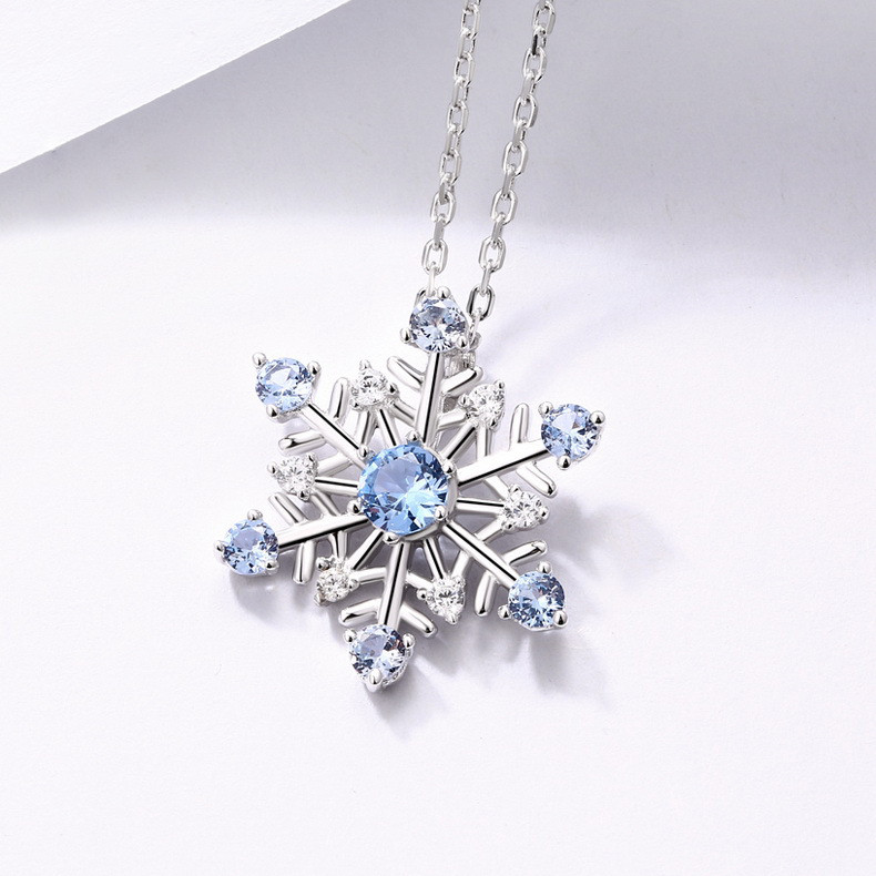 ＜受注制作＞雪の結晶ネックレス　スピネル　ペンダント　N077