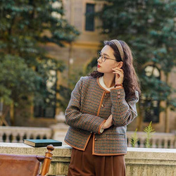 こっくり秋色　パイピング仕様チェック柄　ノーカラージャケット【春秋冬】ブラウン系 3枚目の画像