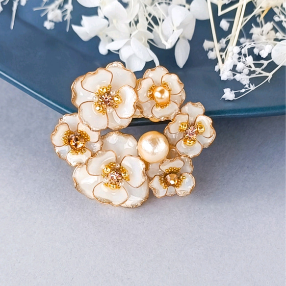 anemone * モノトーン Gold Flowers コットンパール 1枚目の画像