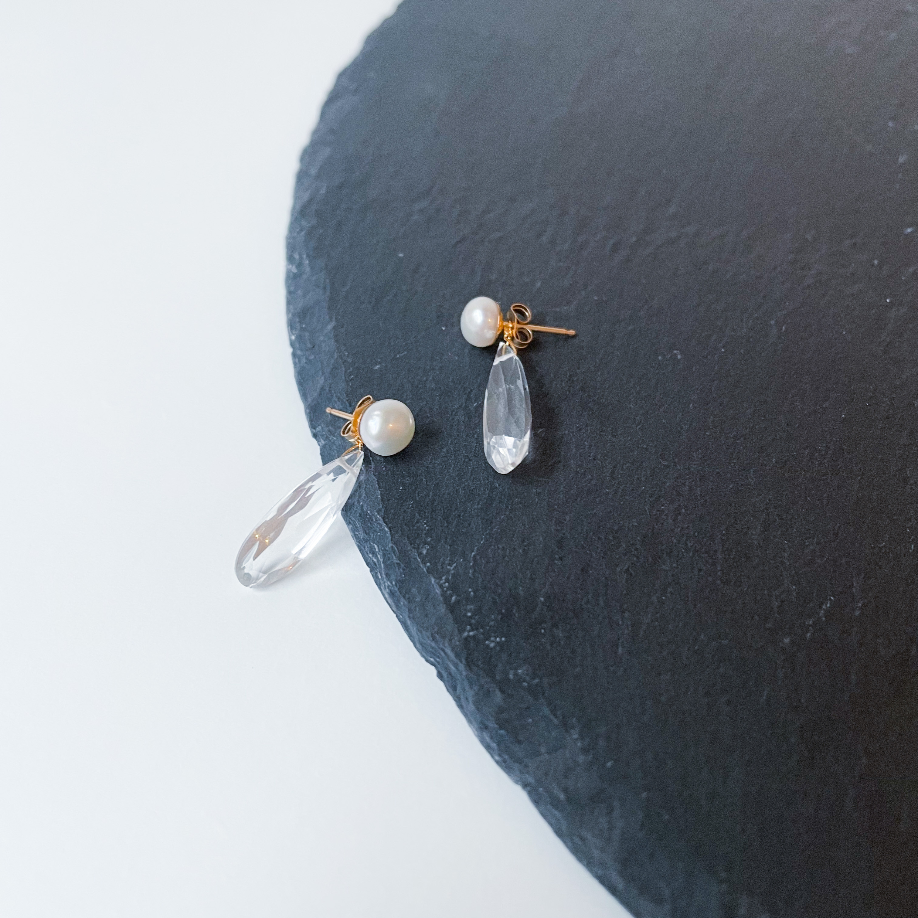 ドロップクリスタルと淡水パールの2WAYピアス　結婚式