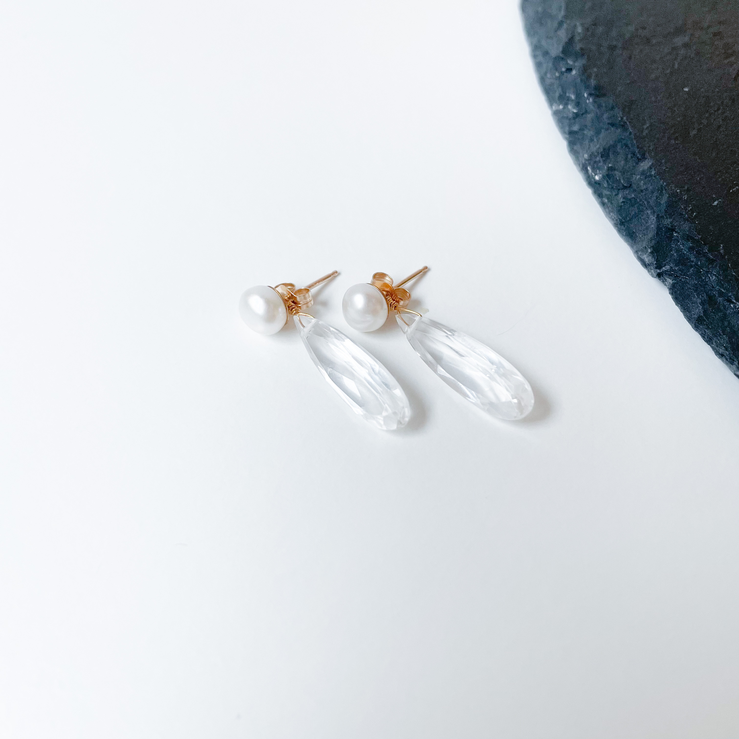 ドロップクリスタルと淡水パールの2WAYピアス　結婚式