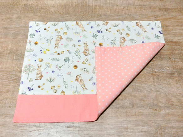 北欧柄・ミルキーラビット・サーモンピンク　30㎝×40㎝　ランチョンマット 2枚目の画像
