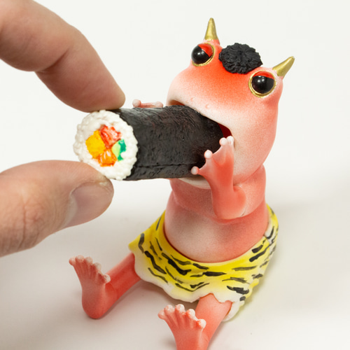 節分で恵方巻を丸飲みする鬼カエルの縁起物 その他置物 さすらい堂