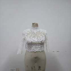 優雅的核桃鈕扣高領 3/4 袖蕾絲波麗羅上衣婚紗 第1張的照片
