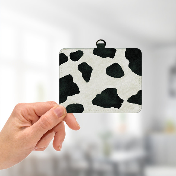 牛柄の選べるカードケース ネックストラップ付き・ボールチェーン付き パスケース 4枚目の画像