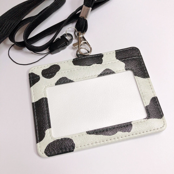牛柄の選べるカードケース ネックストラップ付き・ボールチェーン付き パスケース 3枚目の画像