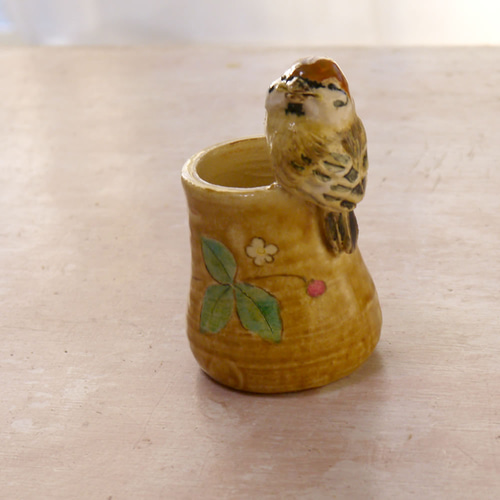 スズメの一輪挿し （陶器の小鳥オブジェ） 一輪挿し・花瓶・花器
