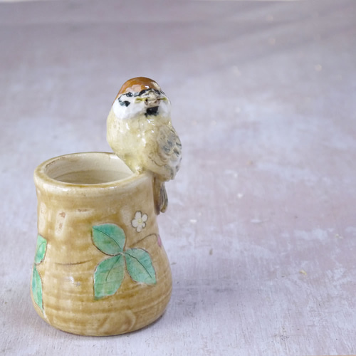 スズメの一輪挿し （陶器の小鳥オブジェ） 一輪挿し・花瓶・花器