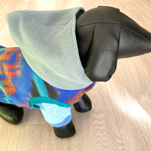 犬服 ネイティブオルテガ柄フリース❤︎ フードタンクトップ