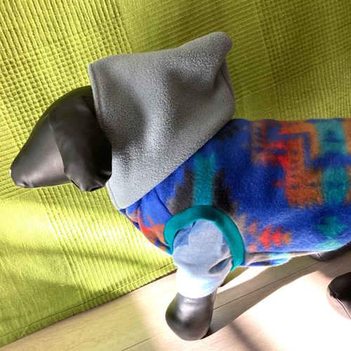 犬服 ネイティブオルテガ柄フリース❤︎ フードタンクトップドッグ