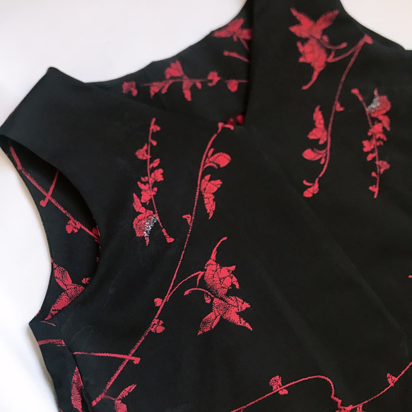 着物リメイク Vネックロングワンピース 両スリット 衣装 和ドレス リボン 和柄 黒赤 M～LL （N41103) 10枚目の画像