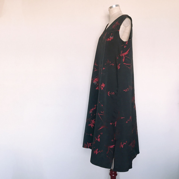 着物リメイク Vネックロングワンピース 両スリット 衣装 和ドレス リボン 和柄 黒赤 M～LL （N41103) 8枚目の画像