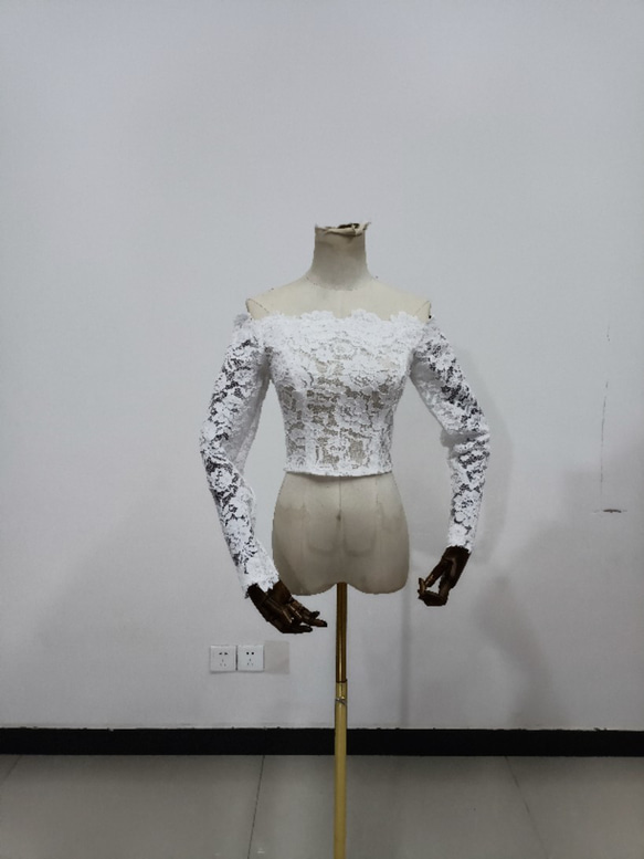 上品なくるみボタン　ハイネック　長袖 オフショルダー　レースボレロ　トップス　ウエディングドレス 1枚目の画像