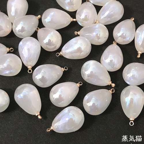 ✴︎一点物早い者勝ち✴︎雫がゆれるパールっくまとリボンのきらきらピアスチャーム✴︎ ✴︎一点物早い者勝ち✴︎雫がゆれるパールっくまとリボンの