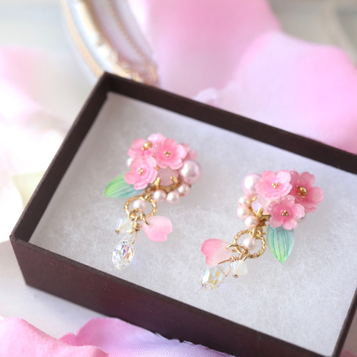 桜しゃらりん*bijouのピアス／イヤリング 花、ピンク、春、ギフト