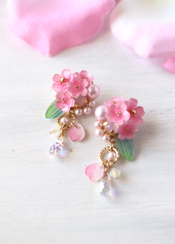 桜しゃらりん*bijouのピアス／イヤリング　花、ピンク、春、ギフト 1枚目の画像