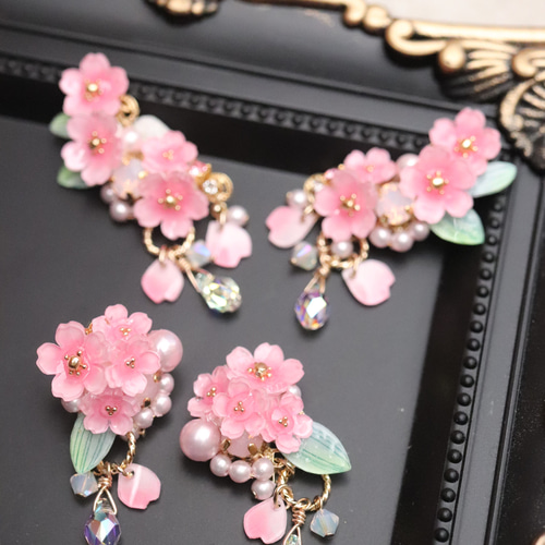 桜しゃらりん*bijouのピアス／イヤリング 花、ピンク、春