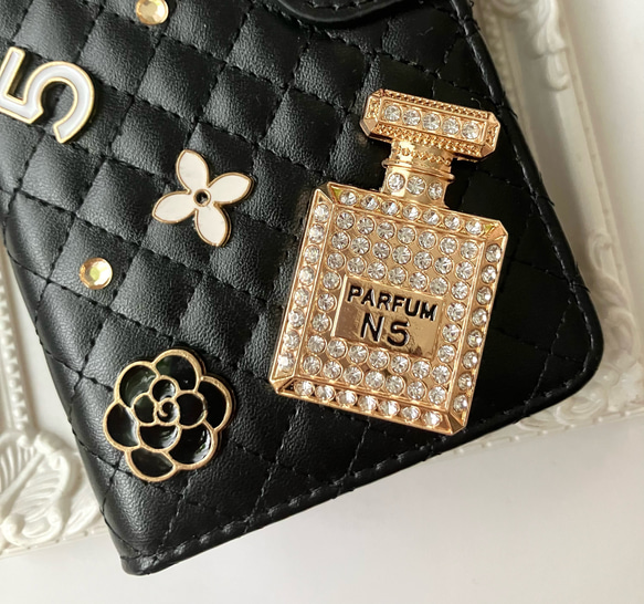 雑誌掲載商品　特集掲載作品　スマホケース　iPhoneケース　手帳型　カード収納　大人可愛い　 キルティング　黒　デコ 3枚目の画像