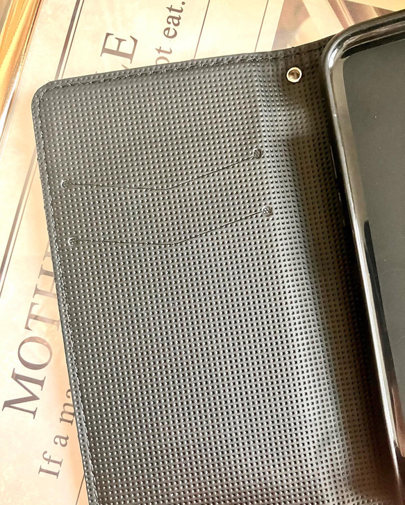 雑誌掲載商品　特集掲載作品　スマホケース　iPhoneケース　手帳型　カード収納　大人可愛い　 キルティング　黒　デコ 4枚目の画像
