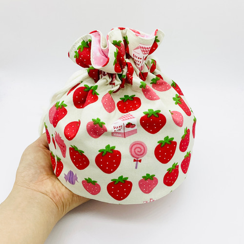 完売【再販】丸底コロリン巾着ポーチ☆いちごとイチゴミルク柄