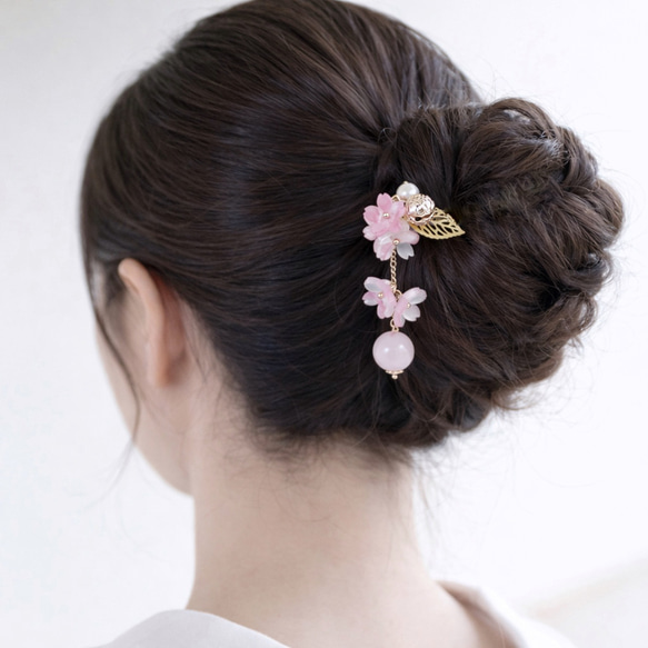 ゆらゆら揺れる桜と天然石のかんざし 鈴付き さくら 和装髪飾り 簪