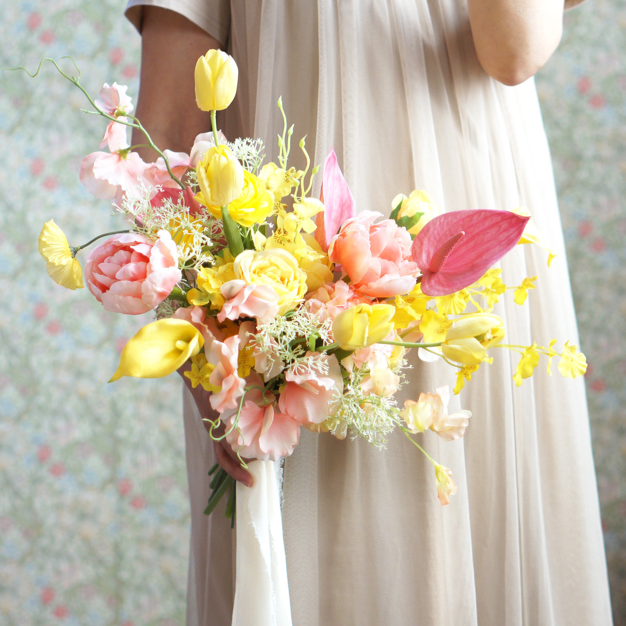 【2点セット】春婚に♡ピンクチューリップの華やかブーケ＆ブートニア M5 ホワイト&ピンクのナチュラルウェディングブーケ・ブートニア