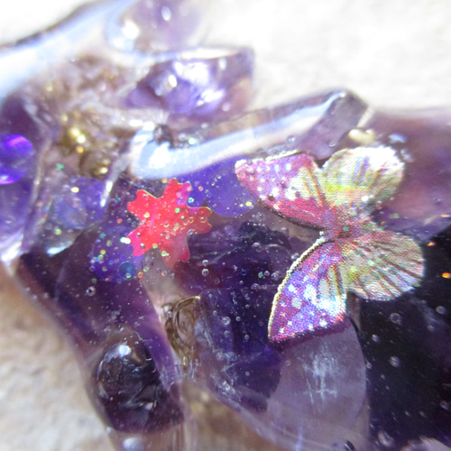 うさぎオルゴナイトブローチ