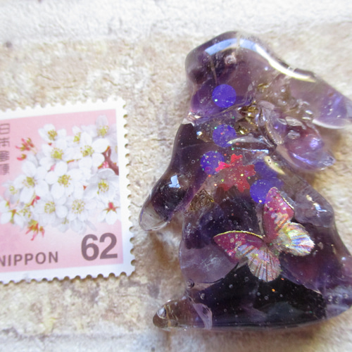 うさぎオルゴナイトブローチ