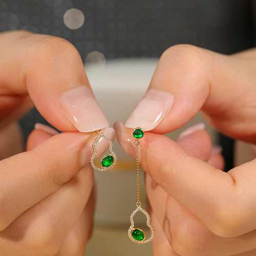 エメラルドアンバランスピアスk18 ピアス（スタッド・一粒） パール  