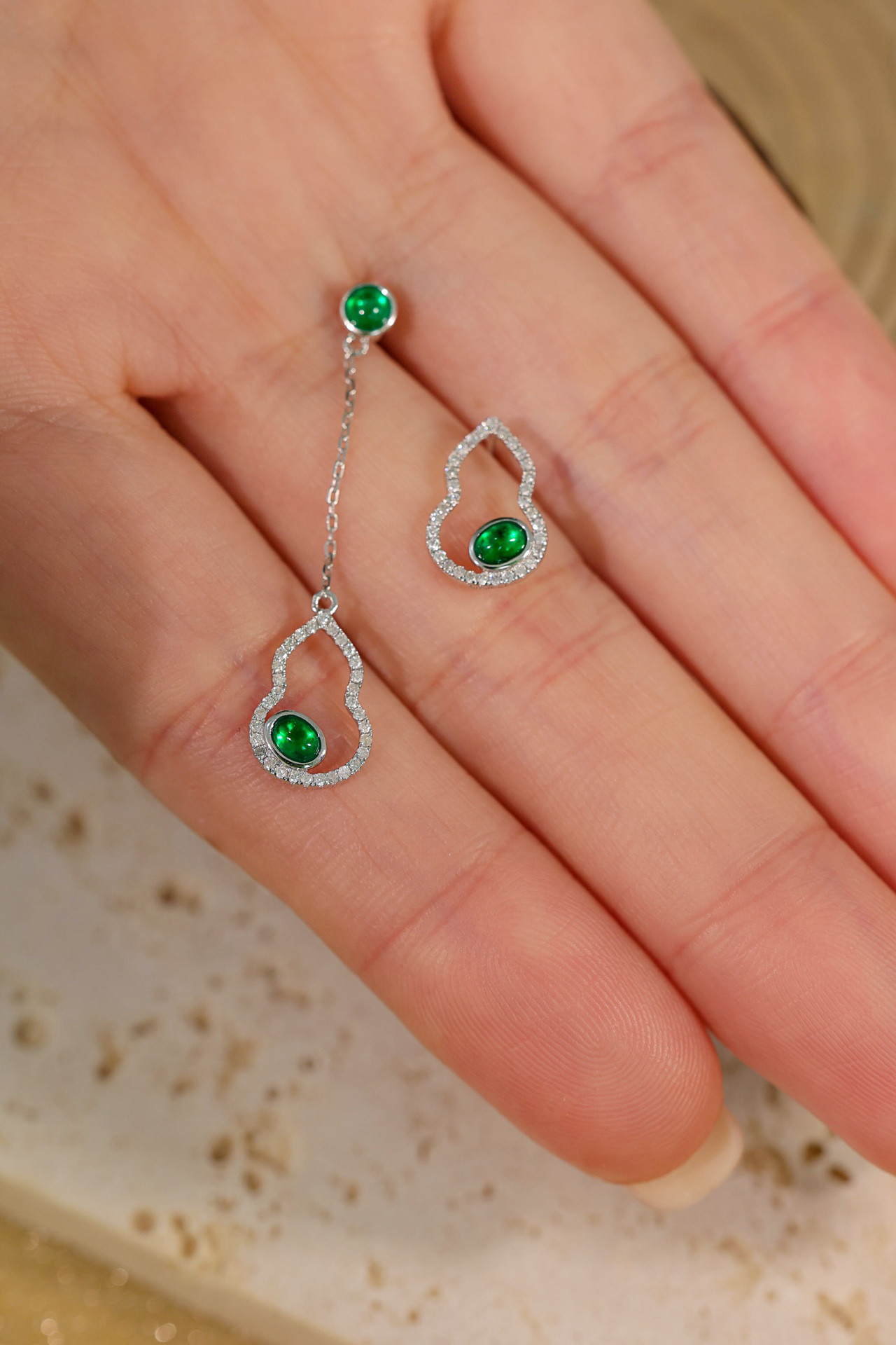 エメラルドアンバランスピアスk18 ピアス（スタッド・一粒） パール  