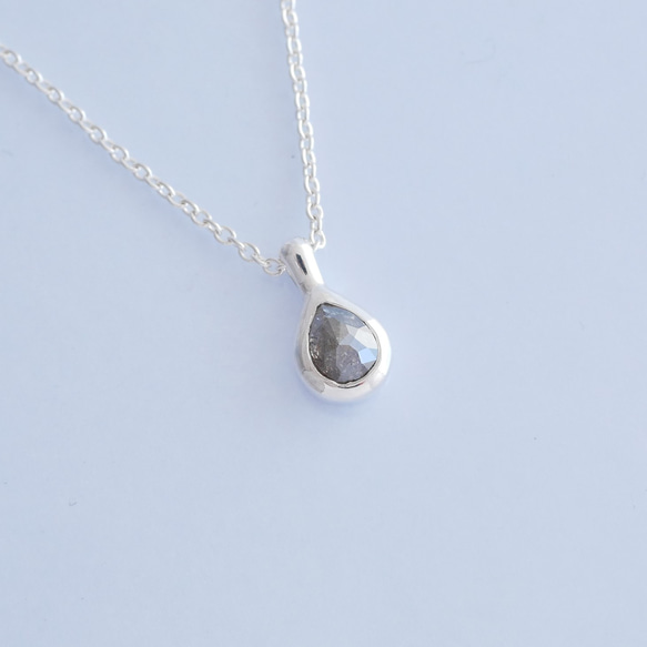 ナチュラルダイヤモンドのネックレス gray pear shape 1枚目の画像