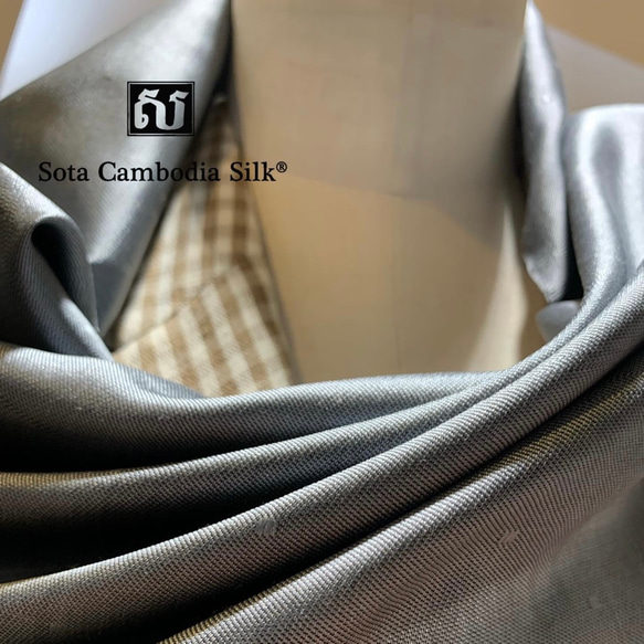 スカーフ　シルクスカーフ　グレー　男女兼用　ドット柄　手織り　芸術　クラフト 3枚目の画像