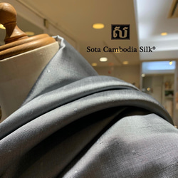 スカーフ　シルクスカーフ　グレー　男女兼用　ドット柄　手織り　芸術　クラフト 2枚目の画像