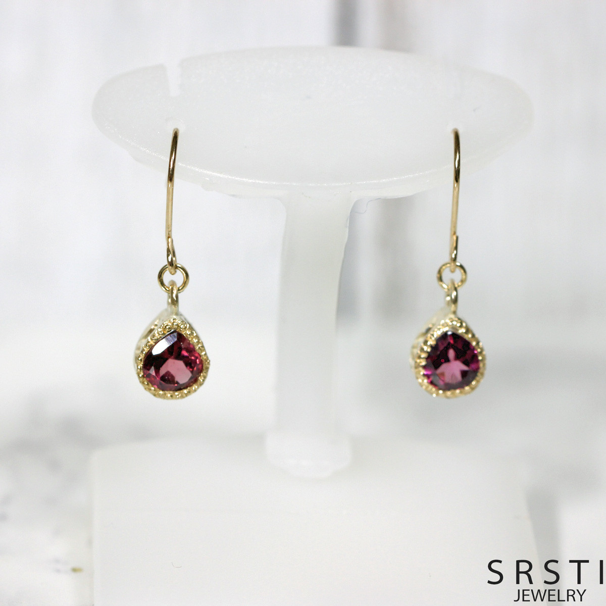 ★１点物★ ガーネットペアシェイプ  K10ゴールドイヤリング